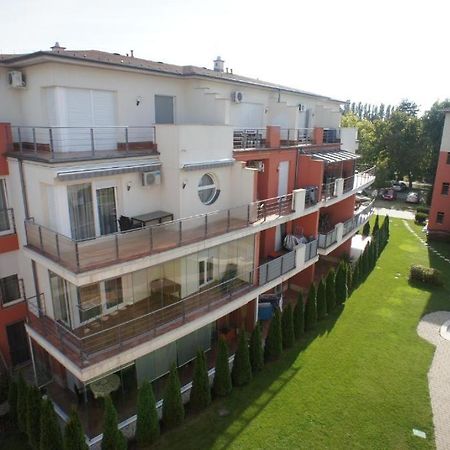 שיופוק Goldenbeach Deluxe Apartment מראה חיצוני תמונה