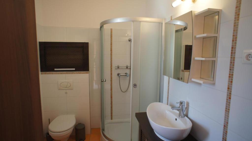 שיופוק Goldenbeach Deluxe Apartment מראה חיצוני תמונה