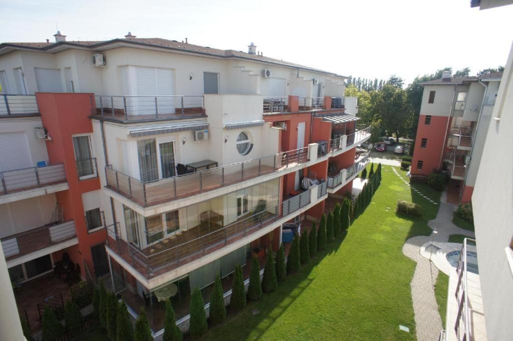 שיופוק Goldenbeach Deluxe Apartment מראה חיצוני תמונה